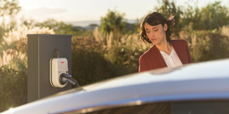 Wer über ein Elektroauto nachdenkt oder schon eines fährt, benötigt die passende Ladebox.
