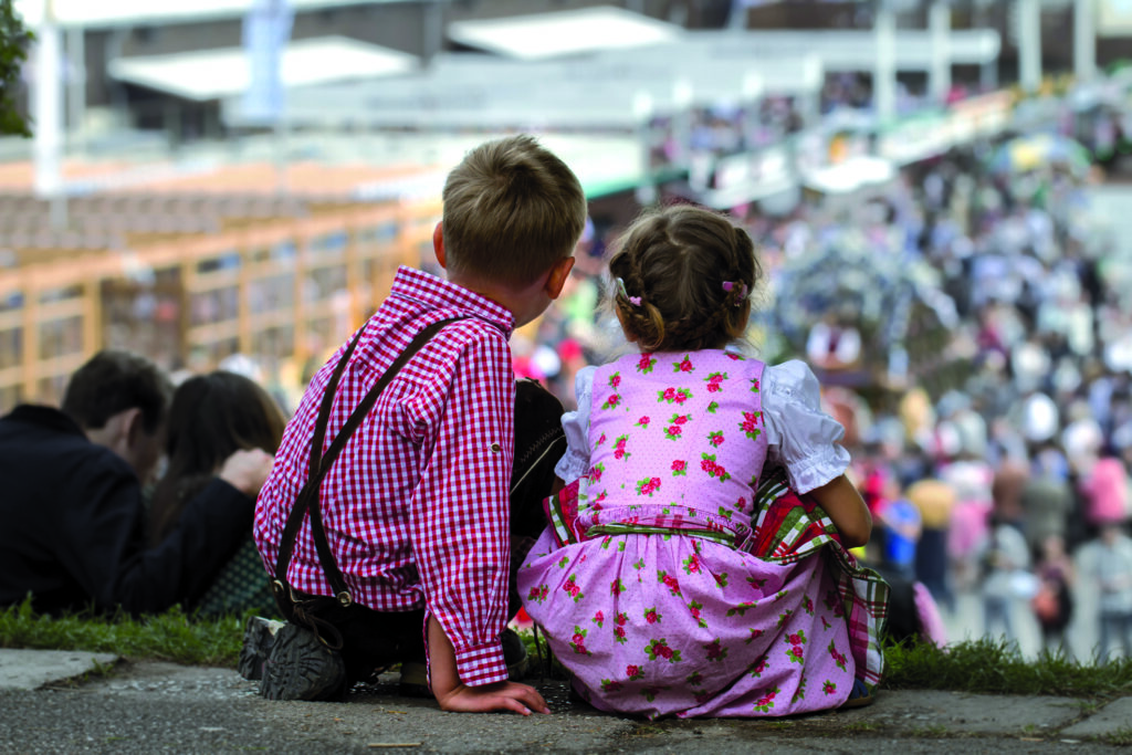 Kinder in Tracht