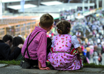 Kinder in Tracht