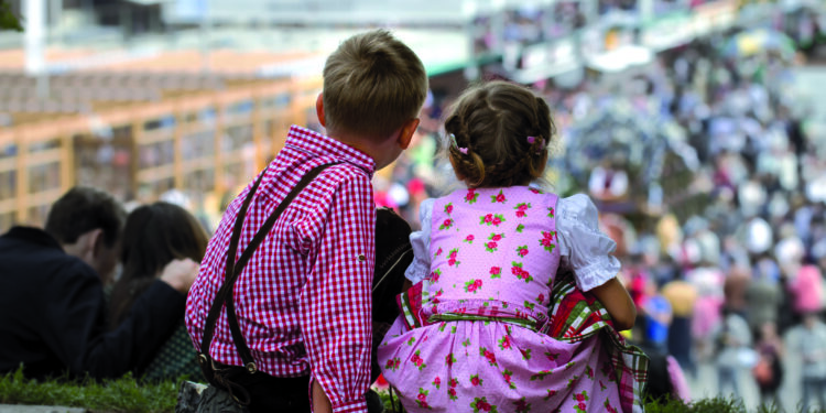 Kinder in Tracht