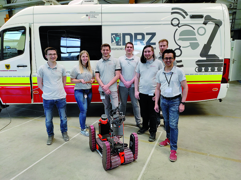 Das RoboRescue-Team des Studiengangs Automatisierungstechnik entwickelt Rettungsroboter, die in Katrastrophengebiete einfahren, dem Einsatzleiter eine Lagekarte übermitteln, Verletzte einzeichnen und Hilfspakete überbringen können.