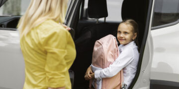 Kindersicherheit beim Aussteigen aus dem Auto