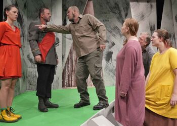 Antigone, eine Frau steht auf – Theater Vogelweide