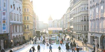 Eislauf-Freuden auf der Welser EIS-8erBahn