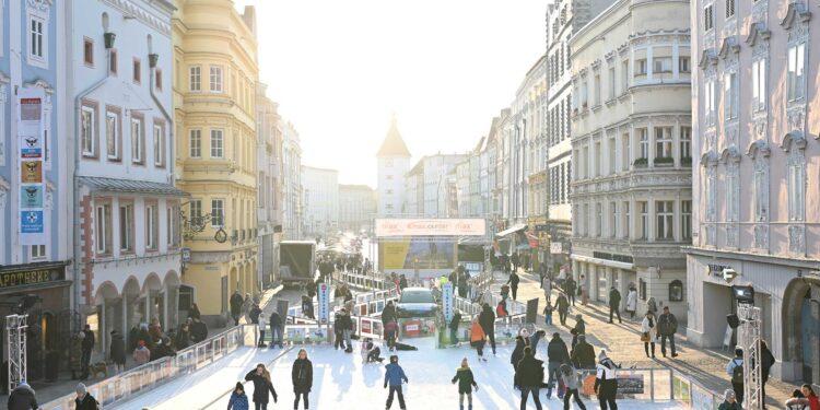 Eislauf-Freuden auf der Welser EIS-8erBahn