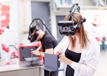 Fronius spendet Schweißsimulator