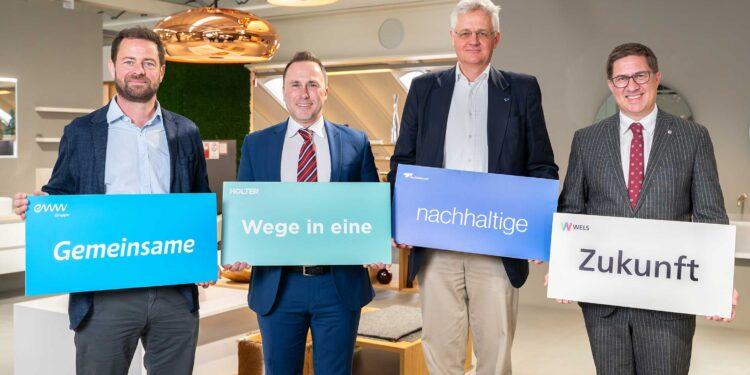 v.l.n.r.: Mag. Florian Niedersüß (eww Gruppe), Markus Steinbrecher (Holter), Florian Teufelberger (Teufelberger), Dr. Andreas Rabl (Bgm. Stadt Wels)