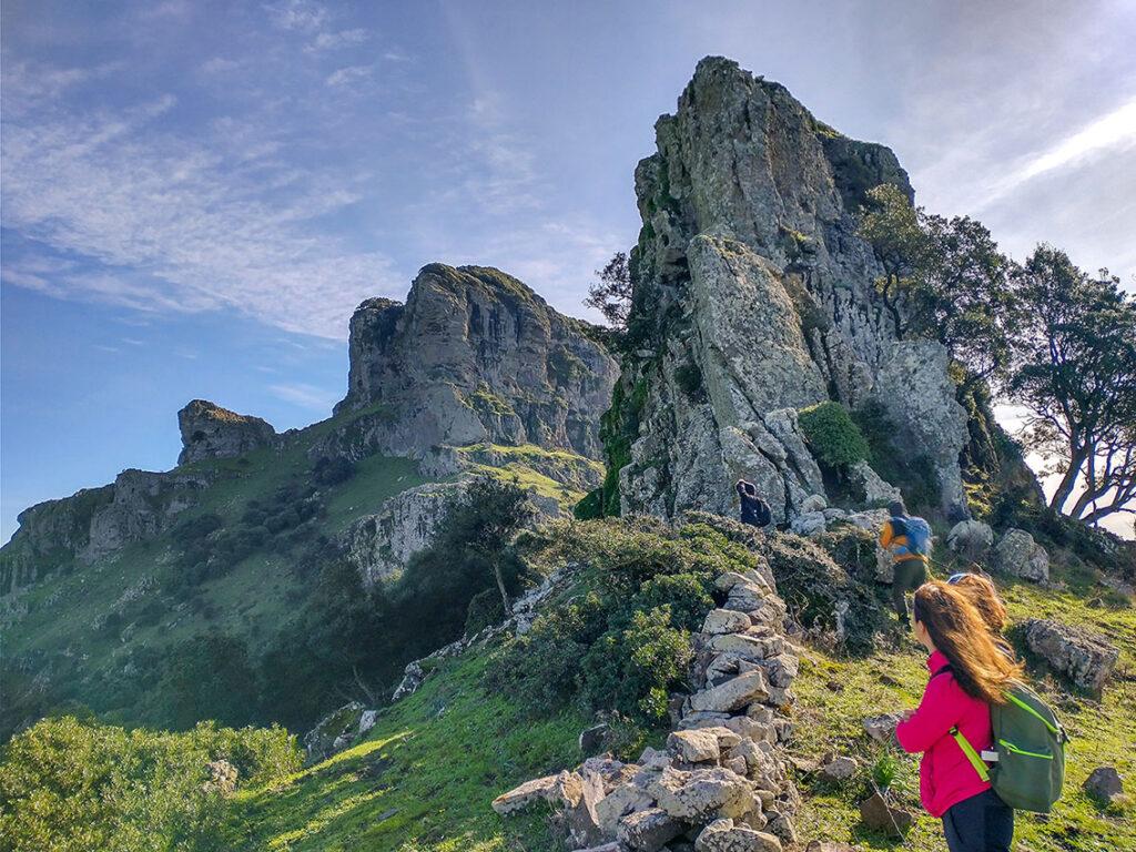 An einem Tag der neuntägigen Wander-Erlebnisreise von Weltweitwandern durch die Blaue Zone Sardinien geht es auf den 785 Meter hohen Monte Arcuento.