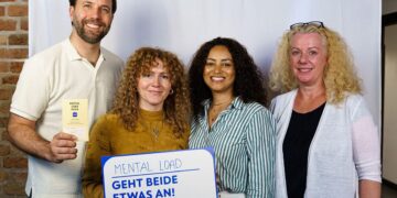 Mental Load: MAM startet Initiative für faire Verteilung von Care-Arbeit – vlnr. Georg Ribarov (MAM), Evelyn Höllrigl (Autorin), Erika Heimhilcher (Hebamme), Barbara Schrammel (Frauen* beraten Frauen*)