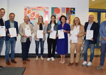 Thomas Brindl (WKO), Bgm. Christian Schöffmann, Jörg Silbergasser (Mercedes Silbergasser), Laura Eichenauer (Resch&Frisch), Isabell Sumbuljevic (MS), Petra Kürner (MS), Sylvia Ehrenecker (MS), Reinhard Koch (Starlim) und Dir. Sven Daubenmerkl (MS)