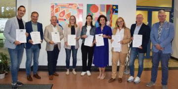 Thomas Brindl (WKO), Bgm. Christian Schöffmann, Jörg Silbergasser (Mercedes Silbergasser), Laura Eichenauer (Resch&Frisch), Isabell Sumbuljevic (MS), Petra Kürner (MS), Sylvia Ehrenecker (MS), Reinhard Koch (Starlim) und Dir. Sven Daubenmerkl (MS)