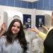 Mag.a Elisabeth Schoberleitner (Direktorin Franziskusgymnasium Wels), Hannah Grabner (Schulsprecherin/Stv.) und Präsidentin Arch. DI Jeanette Lassota bei der Übergabe des Menstruationsartikelspenders