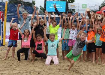 Kinder beim Beach Volleyball Event PRO Beach Battle MASTERS presented by HOLTER
