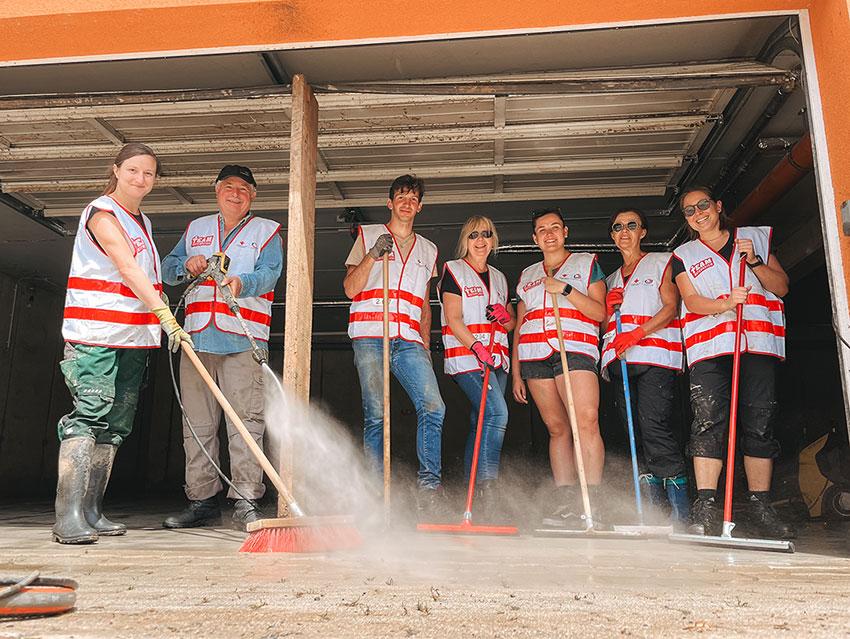 Team Österreich Helfer beim Hochwassereinsatz im BurgenlandBild: 7 Helfer:innen