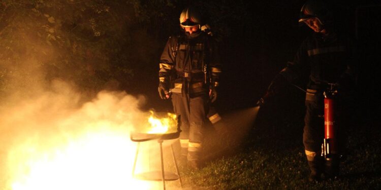 Feuerwehreinsatz im Stadtgebiet von Wels nach einem Grillabend.